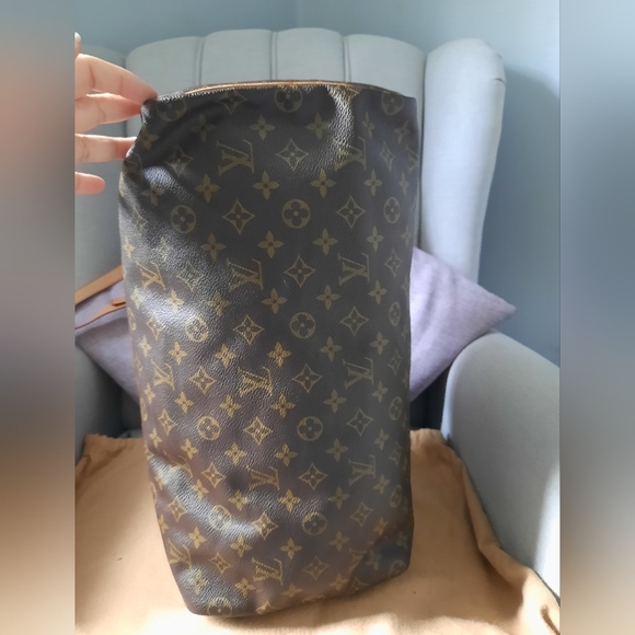 COPY - Louis Vuitton Duffle - Picture 11 of 15